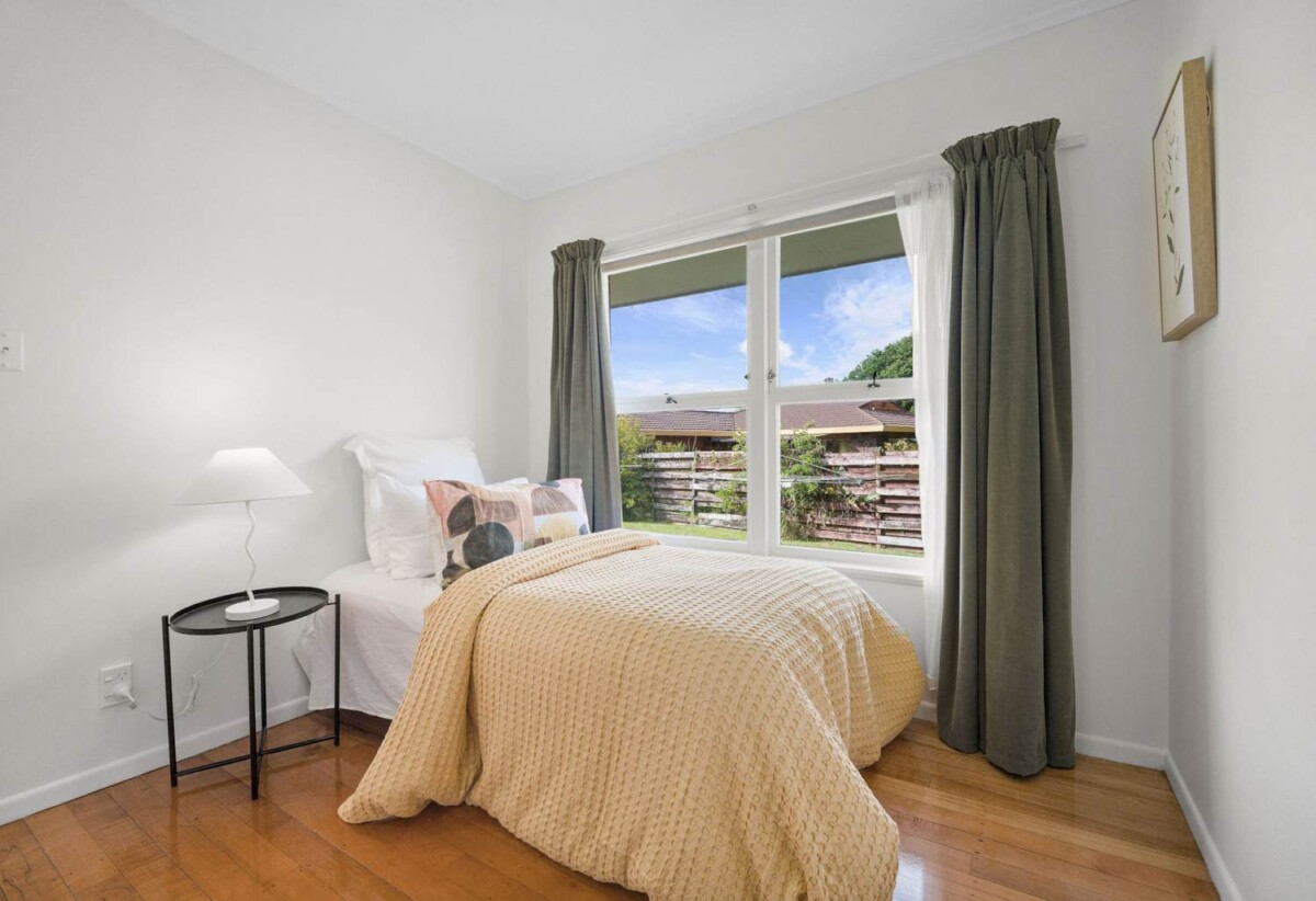 Westlake Girls’ High School and Takapuna Grammar School zone, Brick and tile 2 beds 1 bath home with garage, 1/4 Share of 1214m2 section, move-in ready, 0.5 km to Hauraki School, 1 km to Takapuna Grammar School, 4/30 Jutland Road, Hauraki, Auckland