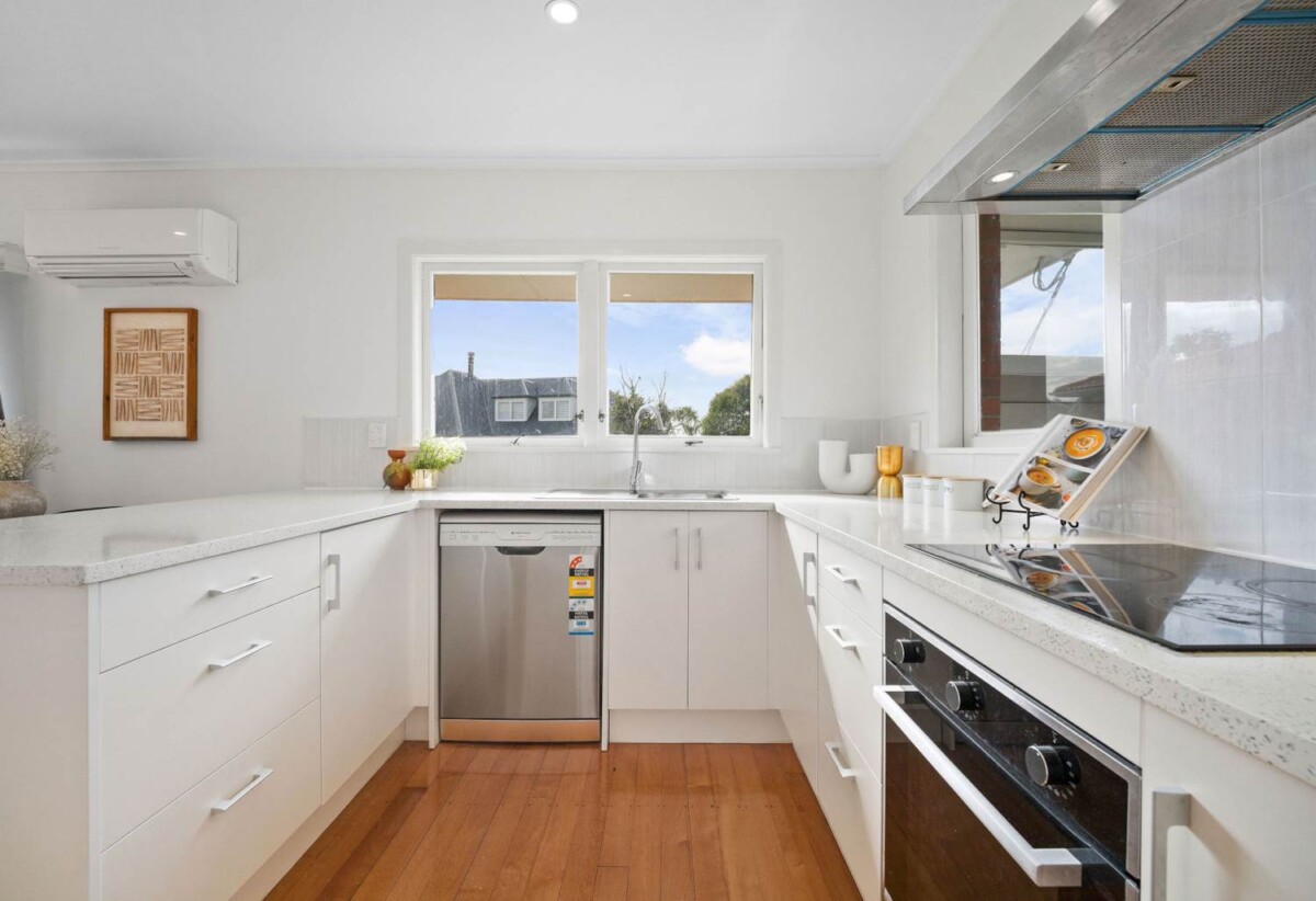 Westlake Girls’ High School and Takapuna Grammar School zone, Brick and tile 2 beds 1 bath home with garage, 1/4 Share of 1214m2 section, move-in ready, 0.5 km to Hauraki School, 1 km to Takapuna Grammar School, 4/30 Jutland Road, Hauraki, Auckland