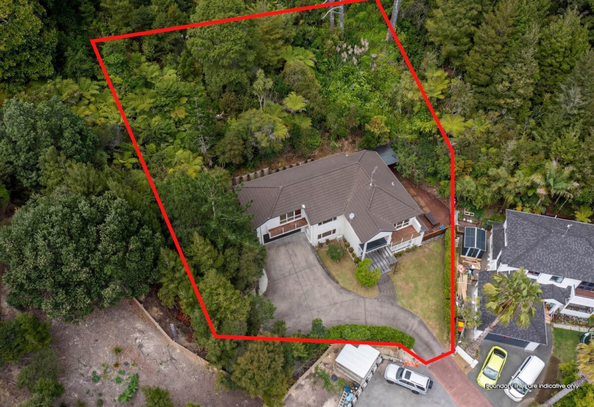 Renovated 5 beds 3 baths house with double garage on 3150m2 section, 0.8 km to Glamorgan School, 1.3 km to Northcross Intermediate, 1.7 km to Long Bay College, 46 Kate Sheppard Avenue, Torbay, Auckland
