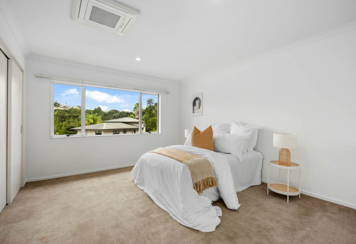 Renovated 5 beds 3 baths house with double garage on 3150m2 section, 0.8 km to Glamorgan School, 1.3 km to Northcross Intermediate, 1.7 km to Long Bay College, 46 Kate Sheppard Avenue, Torbay, Auckland