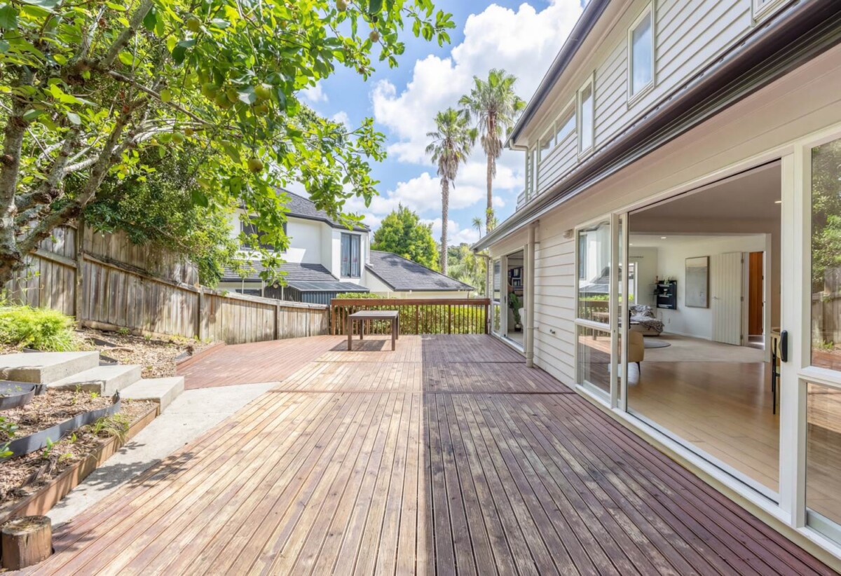 Renovated 5 beds 3 baths house with double garage on 3150m2 section, 0.8 km to Glamorgan School, 1.3 km to Northcross Intermediate, 1.7 km to Long Bay College, 46 Kate Sheppard Avenue, Torbay, Auckland