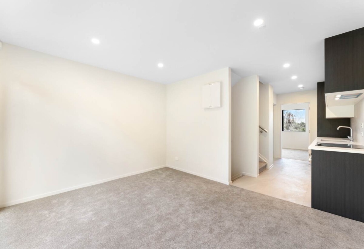 URGENT SALE – Must Be Sold, move-in ready, Brandnew 3 beds 2 bath house with garage, Lot 5 (Corner Site) 2 bed 2 baths, 0.5 km to Sunnyvale School, 0.7 km to Bruce McLaren Intermediate School, 1.5 km to Henderson High School, 3-5/11 Seymour Road, Sunnyvale, Auckland