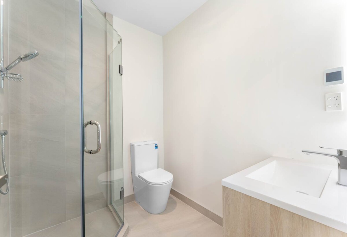 URGENT SALE – Must Be Sold, move-in ready, Brandnew 3 beds 2 bath house with garage, Lot 5 (Corner Site) 2 bed 2 baths, 0.5 km to Sunnyvale School, 0.7 km to Bruce McLaren Intermediate School, 1.5 km to Henderson High School, 3-5/11 Seymour Road, Sunnyvale, Auckland