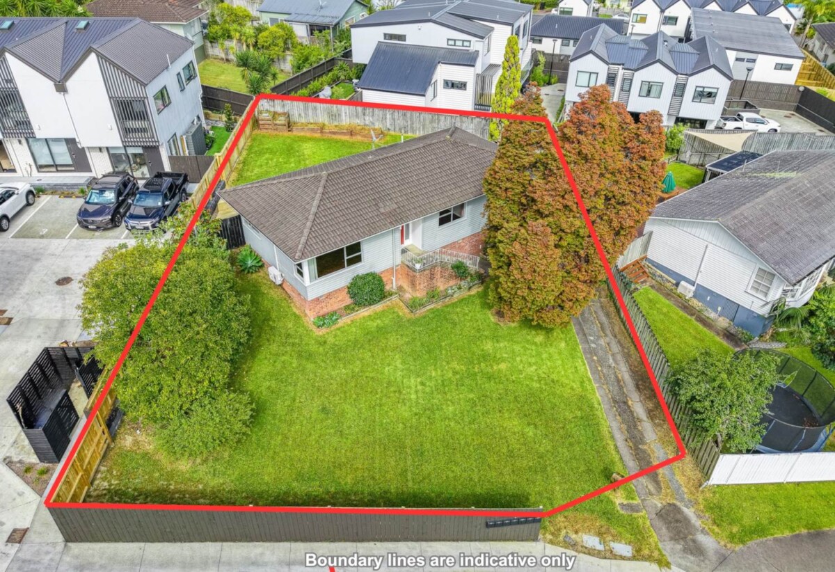3 beds house on 663m2 section, RC Approved for 4 new homes (2 duplex), each new home has 3 bedrooms, 2.5 bathrooms, single garage, Just minutes to schools, shops, parks, and beautiful beaches, 0.3 km to Birkdale Intermediate School, 0.5 km to Birkdale North School, 17 Fairdale Place, Birkdale, Auckland