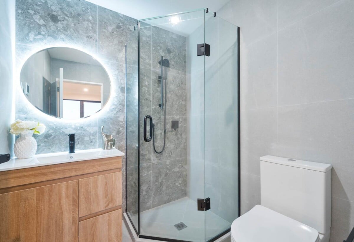 Hilltop Sea View, Brandnew freehold 4 beds 3 baths home with garage, Underfloor heating , The vendor has applied for a Stamford 10-Year New Build Guarantee, 0.7 km to Kauri Park School, 1.2 km to Birkdale Intermediate School, 8B Hadfield Street, Beach Haven, Auckland