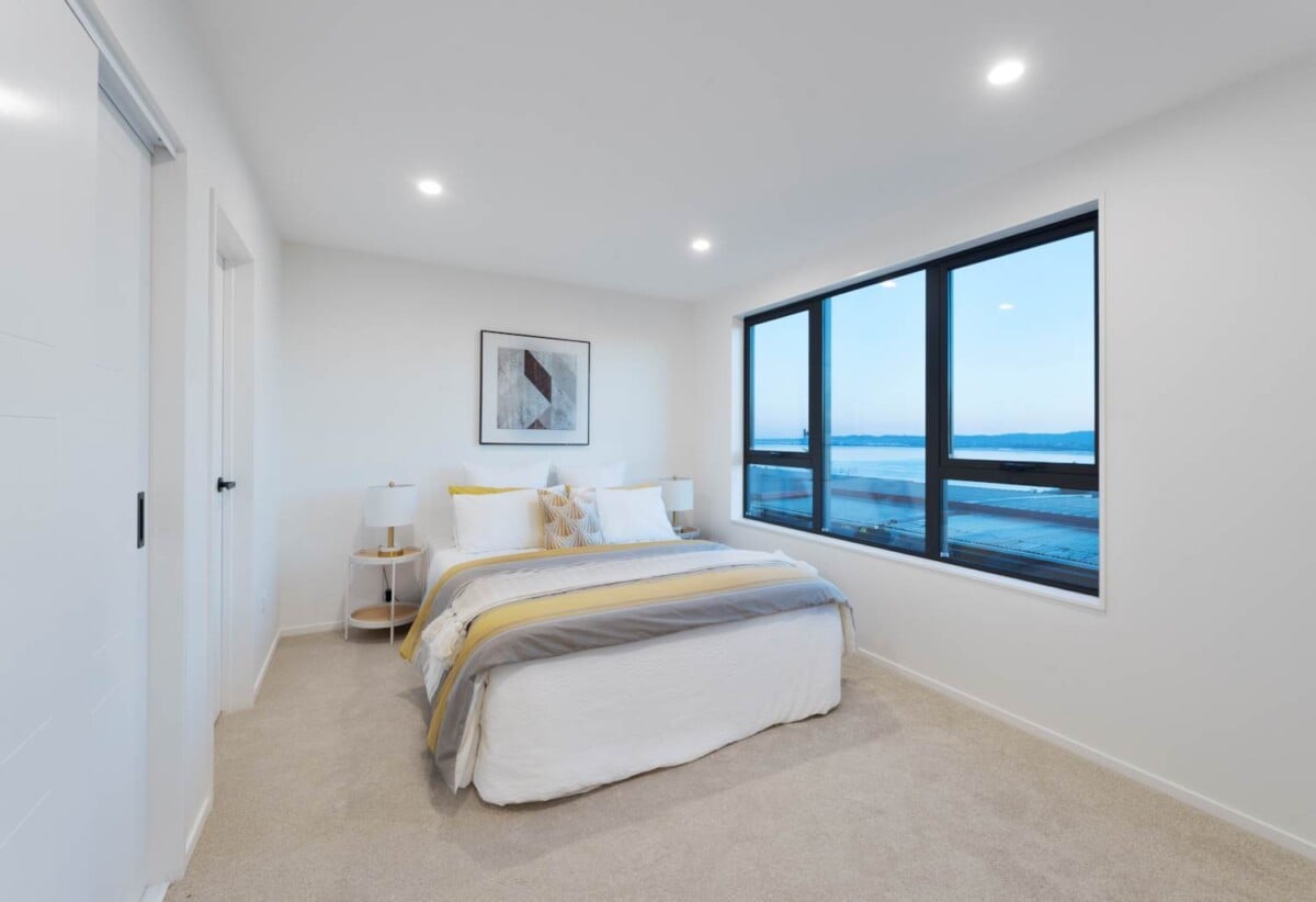 Hilltop Sea View, Brandnew freehold 4 beds 3 baths home with garage, Underfloor heating , The vendor has applied for a Stamford 10-Year New Build Guarantee, 0.7 km to Kauri Park School, 1.2 km to Birkdale Intermediate School, 8B Hadfield Street, Beach Haven, Auckland