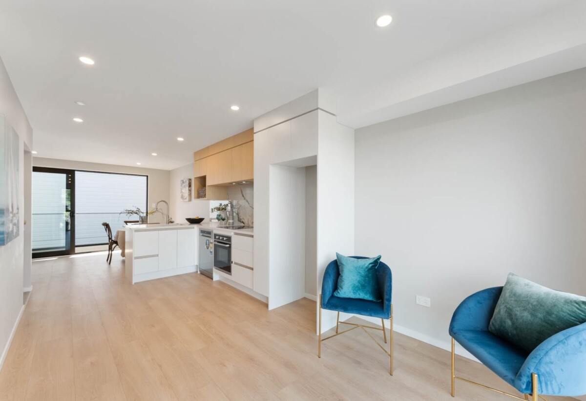 Newly completed 3 beds 2.5 baths townhouse, close to schools, train station local library, shops, 0.8 km to Prospect School, 1 km to Glen Eden Intermediate, 2.5 km to Green Bay High School, 3/73 Glendale Road, Glen Eden, Auckland