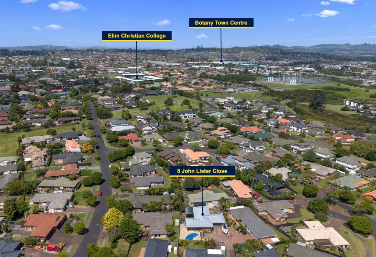 Must sell, Brick and tile 4 beds 2 baths house with double garage on 615m2 section, private swimming pool, close to schools, reserve, shopping centres, golf club, 2 km to Botany Downs School, 2.6 km to Pakuranga College, 2.7 km to Howick Intermediate, 8 John Lister Close, Golflands, Auckland