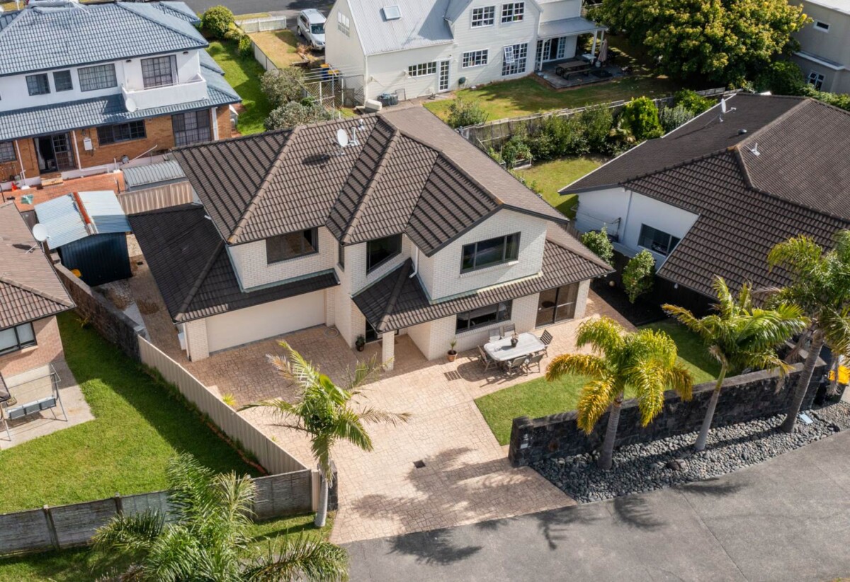 Once in 20 years, 5 beds 3 baths house with double garage on 413m2 section, minutes to schools, Albany Mall, parks, motorway access, 1.2 km to Pinehill School (Browns Bay), 1.3 km to Albany Senior High School, 1.7 km to Albany School, 2.2 km to Albany Junior High School, 17 Kanuka Way, Albany, Auckland