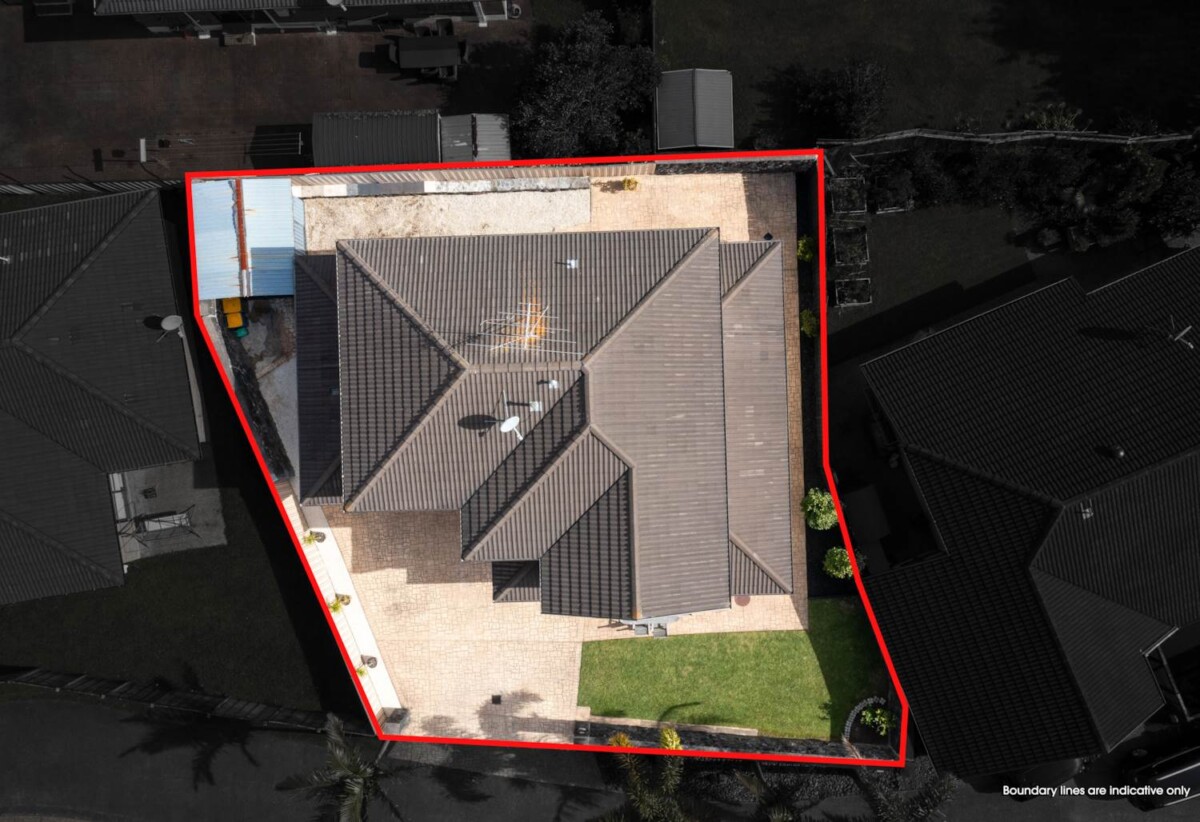 Once in 20 years, 5 beds 3 baths house with double garage on 413m2 section, minutes to schools, Albany Mall, parks, motorway access, 1.2 km to Pinehill School (Browns Bay), 1.3 km to Albany Senior High School, 1.7 km to Albany School, 2.2 km to Albany Junior High School, 17 Kanuka Way, Albany, Auckland