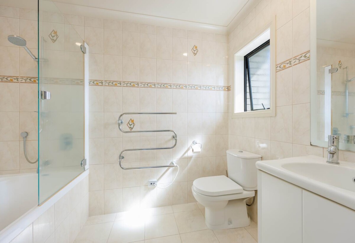 Once in 20 years, 5 beds 3 baths house with double garage on 413m2 section, minutes to schools, Albany Mall, parks, motorway access, 1.2 km to Pinehill School (Browns Bay), 1.3 km to Albany Senior High School, 1.7 km to Albany School, 2.2 km to Albany Junior High School, 17 Kanuka Way, Albany, Auckland