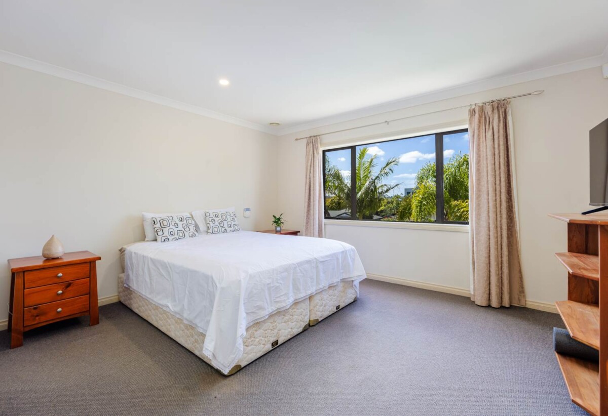 Once in 20 years, 5 beds 3 baths house with double garage on 413m2 section, minutes to schools, Albany Mall, parks, motorway access, 1.2 km to Pinehill School (Browns Bay), 1.3 km to Albany Senior High School, 1.7 km to Albany School, 2.2 km to Albany Junior High School, 17 Kanuka Way, Albany, Auckland