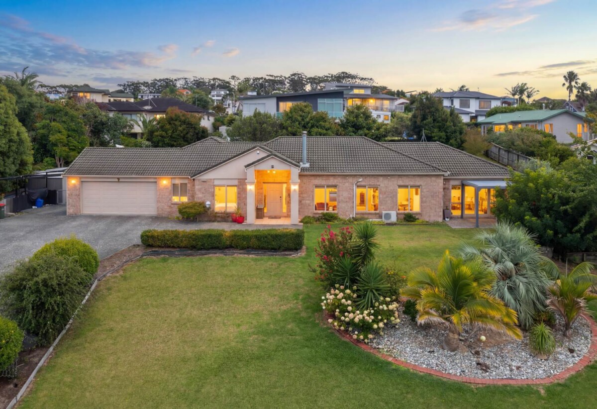 Brick and tile 4 beds 2.5 baths house with double garage and private swimming pool on 2129m2 section, 1.1 km to Gulf Harbour School, 15 Astrolabe Place, Gulf Harbour, Auckland
