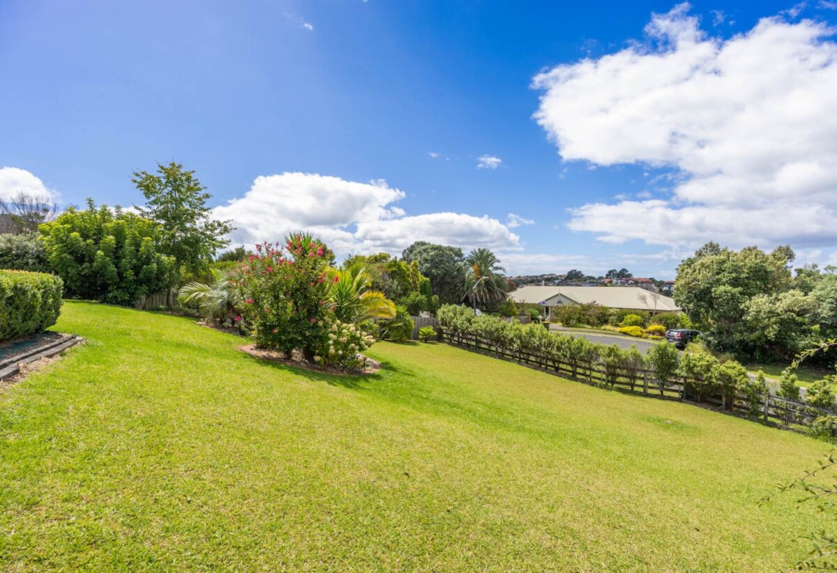 Brick and tile 4 beds 2.5 baths house with double garage and private swimming pool on 2129m2 section, 1.1 km to Gulf Harbour School, 15 Astrolabe Place, Gulf Harbour, Auckland