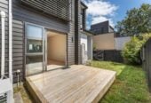 131m2 3 beds 2.5 baths home with garage, Only a two-minute walk to Seaside Park, close to schools, shopping centres, motorway access, 1.1 km to Otahuhu Intermediate, 1.6 km to Fairburn School, 2.6 km to Otahuhu College, 7/224 Princes Street East, Otahuhu, Auckland