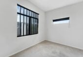 131m2 3 beds 2.5 baths home with garage, Only a two-minute walk to Seaside Park, close to schools, shopping centres, motorway access, 1.1 km to Otahuhu Intermediate, 1.6 km to Fairburn School, 2.6 km to Otahuhu College, 7/224 Princes Street East, Otahuhu, Auckland