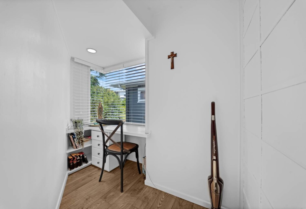 Rangitoto College zone, 4 beds 2 baths house with garage and study nook, 0.5 km to Murrays Bay School and Murrays Bay Intermediate, 1.1 km to Rangitoto College, 1/7 Jutland Street, Mairangi Bay, Auckland