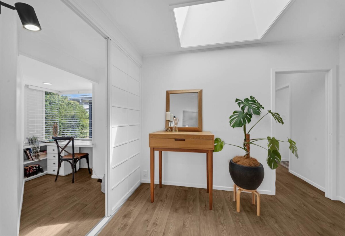 Rangitoto College zone, 4 beds 2 baths house with garage and study nook, 0.5 km to Murrays Bay School and Murrays Bay Intermediate, 1.1 km to Rangitoto College, 1/7 Jutland Street, Mairangi Bay, Auckland