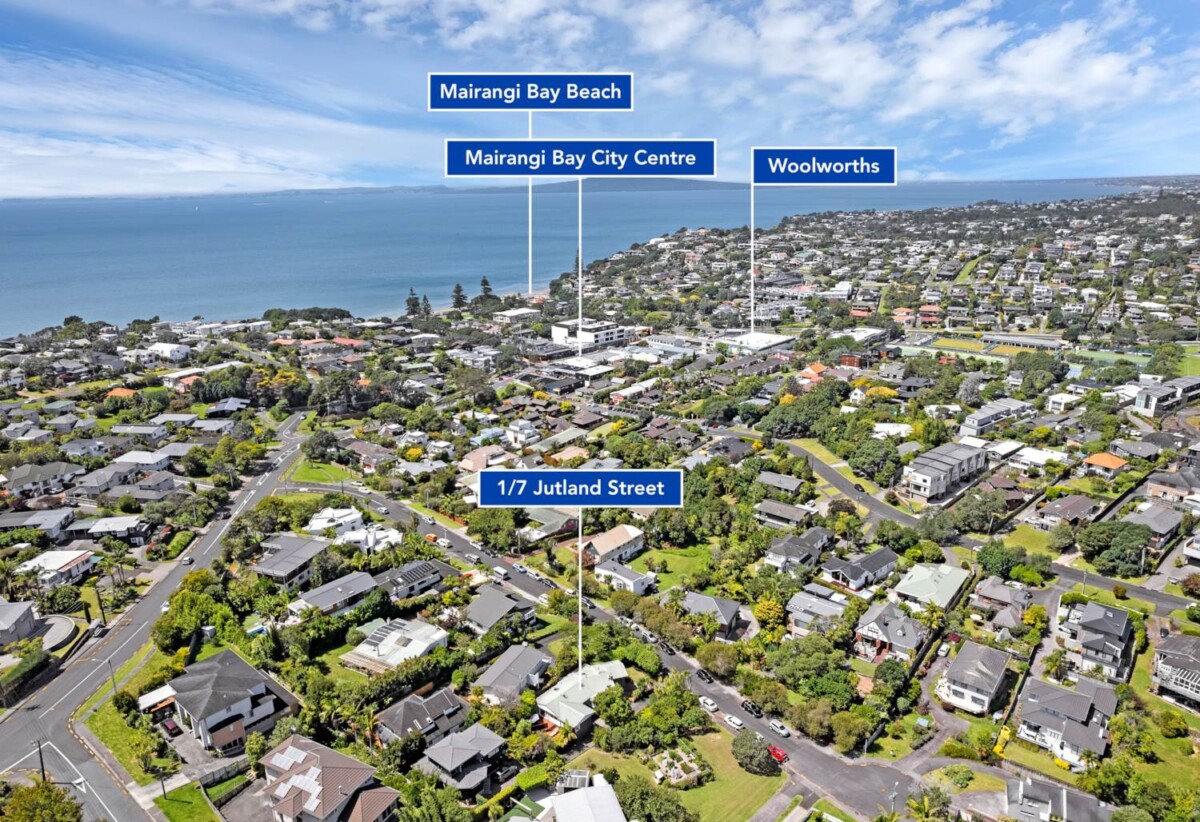 Rangitoto College zone, 4 beds 2 baths house with garage and study nook, 0.5 km to Murrays Bay School and Murrays Bay Intermediate, 1.1 km to Rangitoto College, 1/7 Jutland Street, Mairangi Bay, Auckland