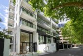 Urgent Sale, Auckland Girls’ Grammar School zone, 50m2 Freehold 1 bed + 1 flexi room 1 bath apartment, pet friendly, Current weekly rental income of $640/pw, with a fixed term end on 28 July 2026, 1503/106 Vincent Street, City Centre, Auckland
