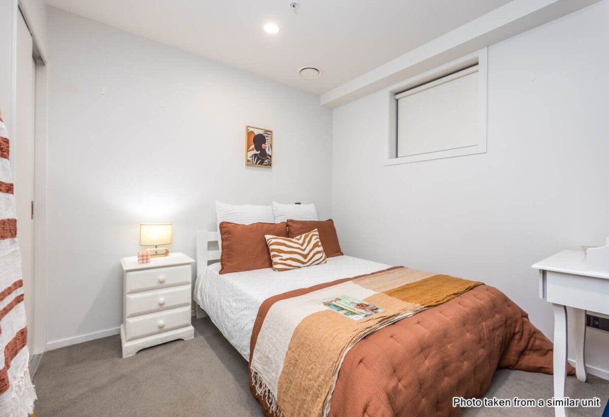 Urgent Sale, Auckland Girls’ Grammar School zone, 50m2 Freehold 1 bed + 1 flexi room 1 bath apartment, pet friendly, Current weekly rental income of $640/pw, with a fixed term end on 28 July 2026, 1503/106 Vincent Street, City Centre, Auckland