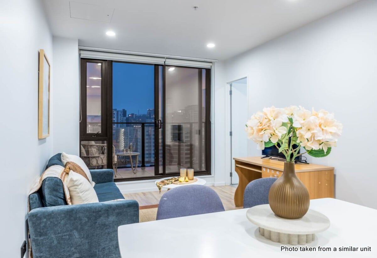 Urgent Sale, Auckland Girls’ Grammar School zone, 50m2 Freehold 1 bed + 1 flexi room 1 bath apartment, pet friendly, Current weekly rental income of $640/pw, with a fixed term end on 28 July 2026, 1503/106 Vincent Street, City Centre, Auckland
