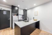Urgent Sale, Auckland Girls’ Grammar School zone, 50m2 Freehold 1 bed + 1 flexi room 1 bath apartment, pet friendly, Current weekly rental income of $640/pw, with a fixed term end on 28 July 2026, 1503/106 Vincent Street, City Centre, Auckland