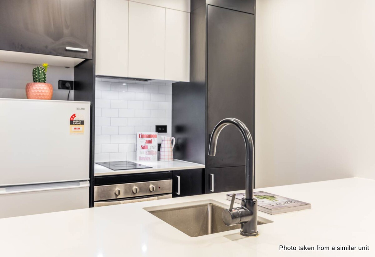 Urgent Sale, Auckland Girls’ Grammar School zone, 50m2 Freehold 1 bed + 1 flexi room 1 bath apartment, pet friendly, Current weekly rental income of $640/pw, with a fixed term end on 28 July 2026, 1503/106 Vincent Street, City Centre, Auckland