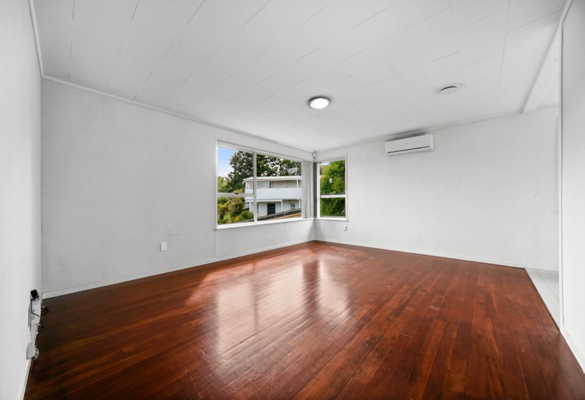 3 beds house on 663m2 section, RC Approved for 4 new homes (2 duplex), each new home has 3 bedrooms, 2.5 bathrooms, single garage, Just minutes to schools, shops, parks, and beautiful beaches, 0.3 km to Birkdale Intermediate School, 0.5 km to Birkdale North School, 17 Fairdale Place, Birkdale, Auckland