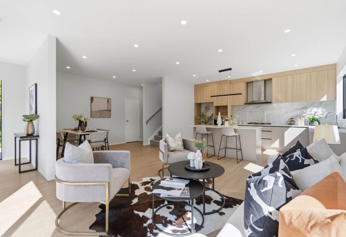 Standalone 4 beds 2.5 baths house with garageon 215m2 section, with Kauri Glen Reserve next door, close to schools, shops, parks, 0.4 km to Northcote College, 0.9 km to Willow Park School, 1.4 km to Northcote Intermediate School, 57A Tui Glen Road, Birkenhead, Auckland