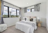 Standalone 4 beds 2.5 baths house with garageon 215m2 section, with Kauri Glen Reserve next door, close to schools, shops, parks, 0.4 km to Northcote College, 0.9 km to Willow Park School, 1.4 km to Northcote Intermediate School, 57A Tui Glen Road, Birkenhead, Auckland