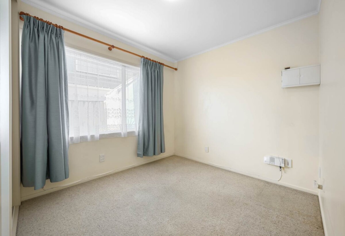 Brick and tile 4 beds 2 baths home, 1 Master suite + 1 bed and secondary living area with wet bar, Potential for separate entrance, Walking distance to the popular Rotary Walkway, 0.4 km to Sunny Hills School, 1.3 km to Farm Cove Intermediate, 2.2 km to Pakuranga College, 1/63 The Boulevard, Sunnyhills, Auckland