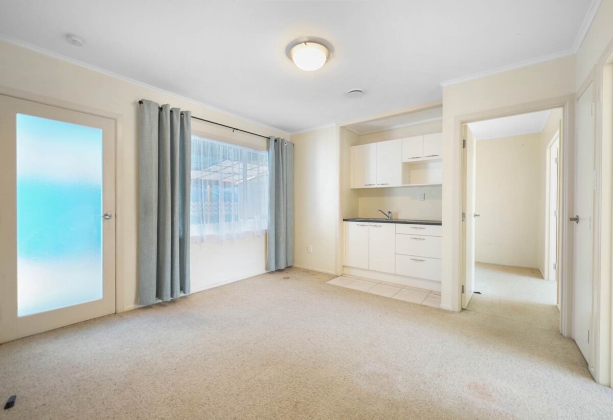 Brick and tile 4 beds 2 baths home, 1 Master suite + 1 bed and secondary living area with wet bar, Potential for separate entrance, Walking distance to the popular Rotary Walkway, 0.4 km to Sunny Hills School, 1.3 km to Farm Cove Intermediate, 2.2 km to Pakuranga College, 1/63 The Boulevard, Sunnyhills, Auckland