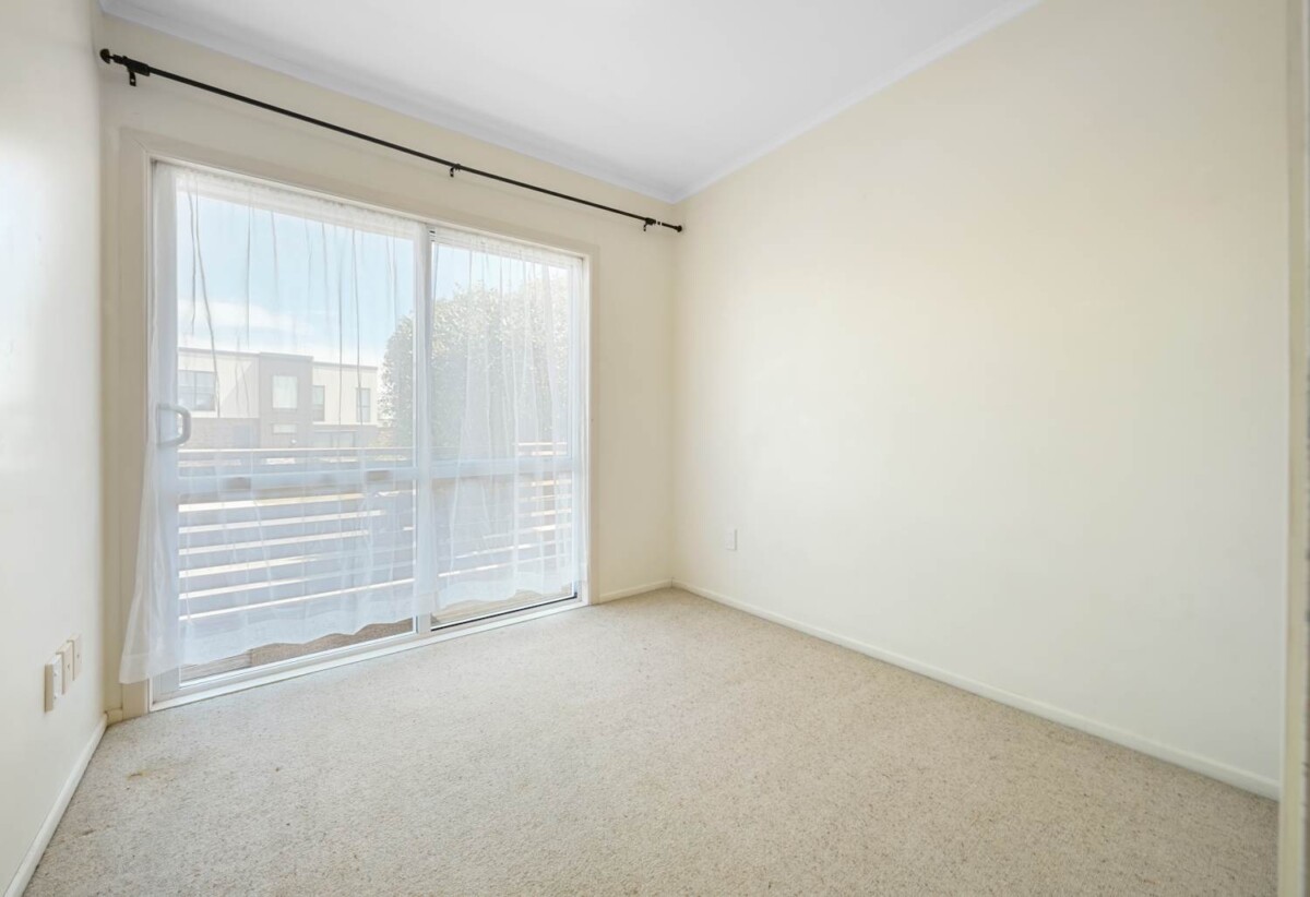 Brick and tile 4 beds 2 baths home, 1 Master suite + 1 bed and secondary living area with wet bar, Potential for separate entrance, Walking distance to the popular Rotary Walkway, 0.4 km to Sunny Hills School, 1.3 km to Farm Cove Intermediate, 2.2 km to Pakuranga College, 1/63 The Boulevard, Sunnyhills, Auckland
