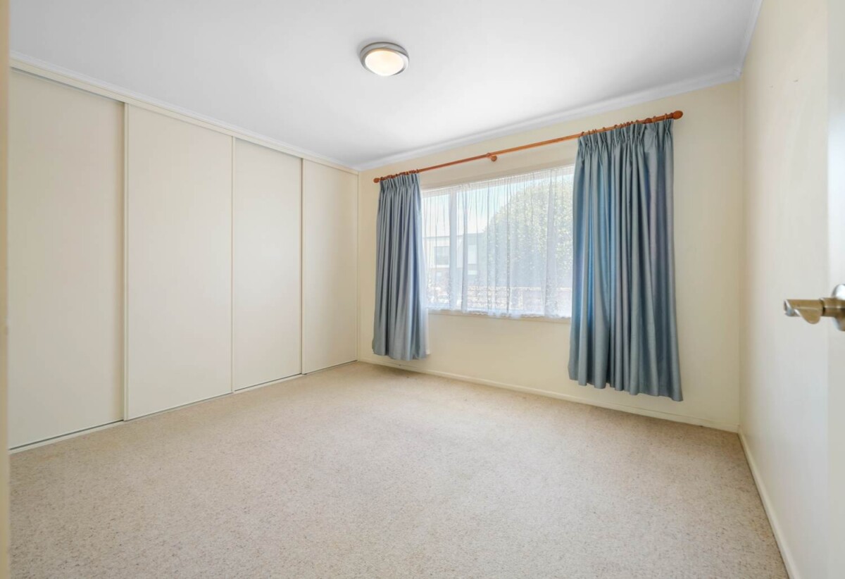 Brick and tile 4 beds 2 baths home, 1 Master suite + 1 bed and secondary living area with wet bar, Potential for separate entrance, Walking distance to the popular Rotary Walkway, 0.4 km to Sunny Hills School, 1.3 km to Farm Cove Intermediate, 2.2 km to Pakuranga College, 1/63 The Boulevard, Sunnyhills, Auckland