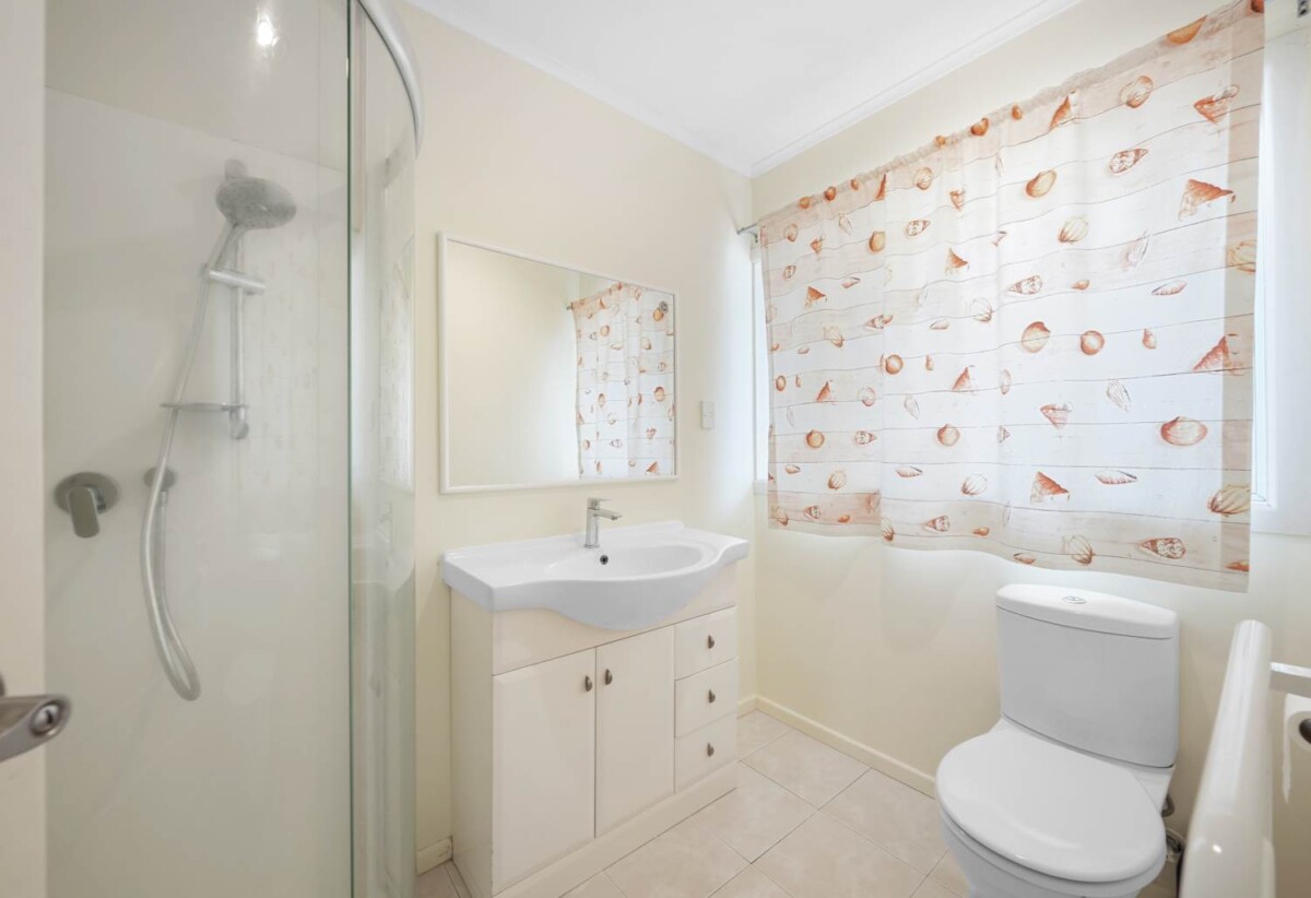 Brick and tile 4 beds 2 baths home, 1 Master suite + 1 bed and secondary living area with wet bar, Potential for separate entrance, Walking distance to the popular Rotary Walkway, 0.4 km to Sunny Hills School, 1.3 km to Farm Cove Intermediate, 2.2 km to Pakuranga College, 1/63 The Boulevard, Sunnyhills, Auckland