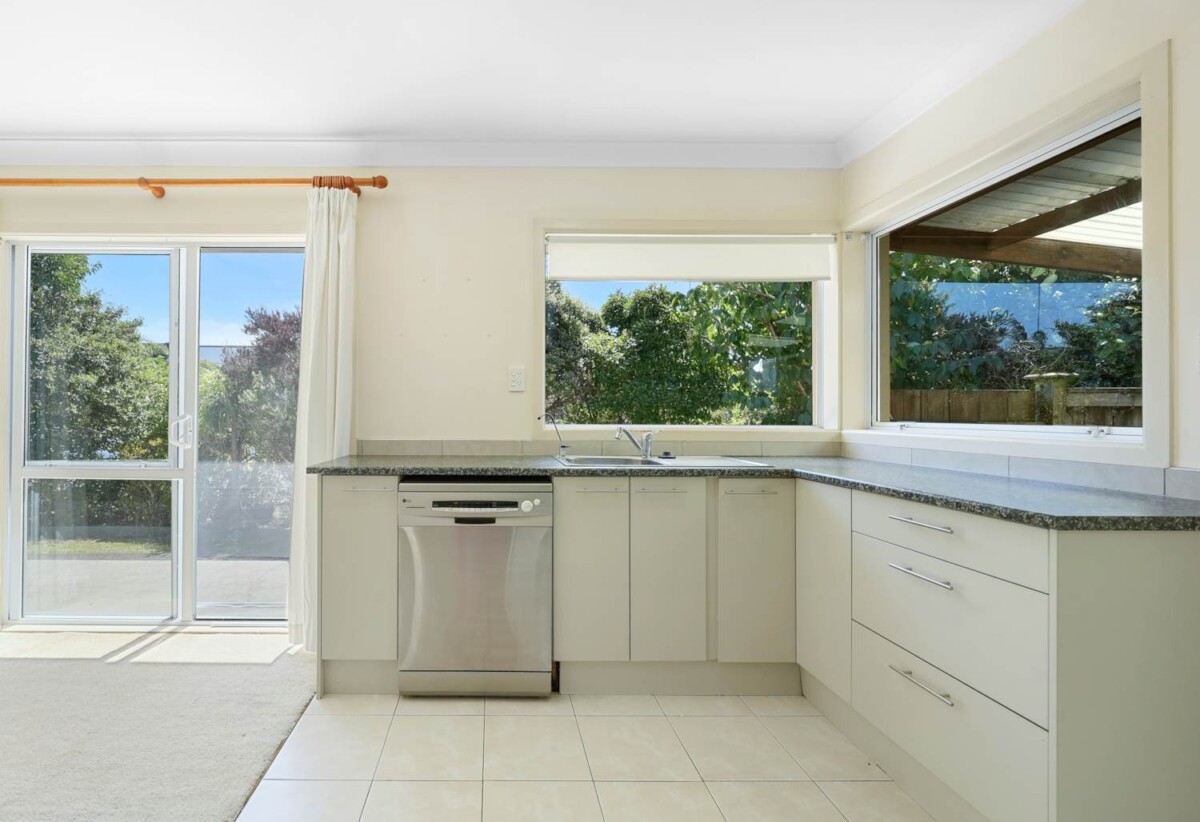 Brick and tile 4 beds 2 baths home, 1 Master suite + 1 bed and secondary living area with wet bar, Potential for separate entrance, Walking distance to the popular Rotary Walkway, 0.4 km to Sunny Hills School, 1.3 km to Farm Cove Intermediate, 2.2 km to Pakuranga College, 1/63 The Boulevard, Sunnyhills, Auckland