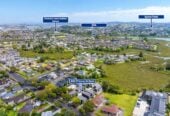 131m2 3 beds 2.5 baths home with garage, Only a two-minute walk to Seaside Park, close to schools, shopping centres, motorway access, 1.1 km to Otahuhu Intermediate, 1.6 km to Fairburn School, 2.6 km to Otahuhu College, 7/224 Princes Street East, Otahuhu, Auckland