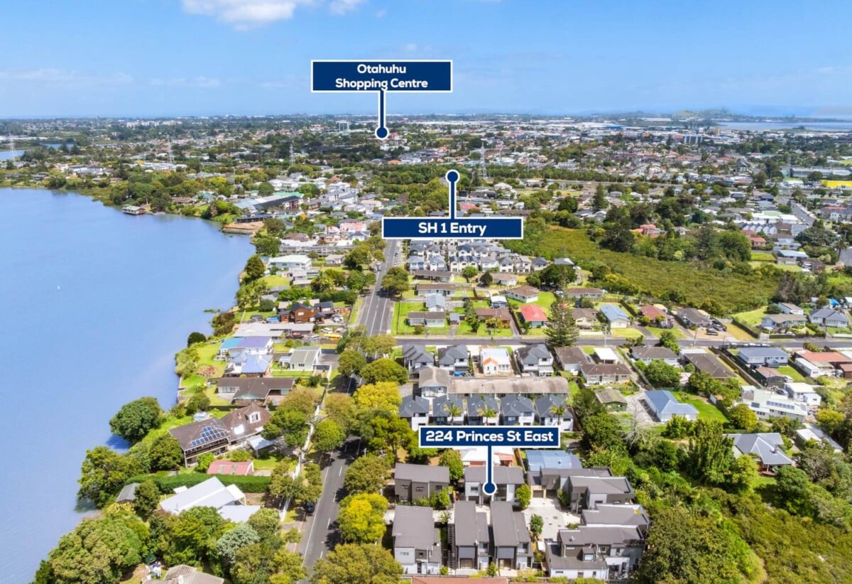 131m2 3 beds 2.5 baths home with garage, Only a two-minute walk to Seaside Park, close to schools, shopping centres, motorway access, 1.1 km to Otahuhu Intermediate, 1.6 km to Fairburn School, 2.6 km to Otahuhu College, 7/224 Princes Street East, Otahuhu, Auckland