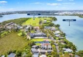 131m2 3 beds 2.5 baths home with garage, Only a two-minute walk to Seaside Park, close to schools, shopping centres, motorway access, 1.1 km to Otahuhu Intermediate, 1.6 km to Fairburn School, 2.6 km to Otahuhu College, 7/224 Princes Street East, Otahuhu, Auckland