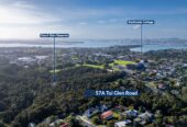 Standalone 4 beds 2.5 baths house with garageon 215m2 section, with Kauri Glen Reserve next door, close to schools, shops, parks, 0.4 km to Northcote College, 0.9 km to Willow Park School, 1.4 km to Northcote Intermediate School, 57A Tui Glen Road, Birkenhead, Auckland