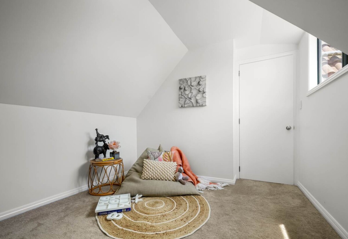 Renovated Brick and tile 4 beds 1.5 baths home with garage and views, close to schools, shopping centre, golf club, motorway access, 0.9 km to Remuera Intermediate, 1.6 km to Remuera School, 2/32 Nordon Place, Remuera, Auckland