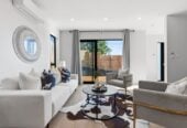 Standalone 4 beds 2.5 baths house with garageon 215m2 section, with Kauri Glen Reserve next door, close to schools, shops, parks, 0.4 km to Northcote College, 0.9 km to Willow Park School, 1.4 km to Northcote Intermediate School, 57A Tui Glen Road, Birkenhead, Auckland