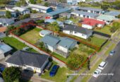 3 beds house with standalone garage on 746m2 section, Just minutes to Pakuranga Plaza, shops, schools, 0.2 km to Edgewater College, 0.8 km to Anchorage Park School, 1.1 km to Pakuranga Intermediate, 68 Edgewater Drive, Pakuranga, Auckland