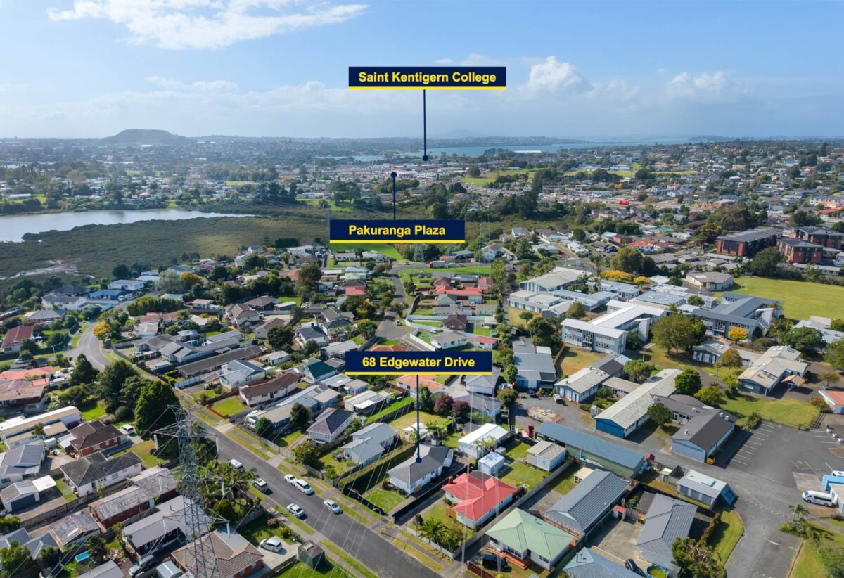 3 beds house with standalone garage on 746m2 section, Just minutes to Pakuranga Plaza, shops, schools, 0.2 km to Edgewater College, 0.8 km to Anchorage Park School, 1.1 km to Pakuranga Intermediate, 68 Edgewater Drive, Pakuranga, Auckland