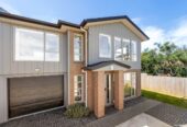 4 beds 2 baths home with garage, close to schools, park, Royal Oak and Onehunga shopping hubs, 0.3 km to Onehunga High School, 0.6 km to Royal Oak Intermediate School, 1.1 km to Hillsborough School, 83B Queenstown Road, Onehunga, Auckland