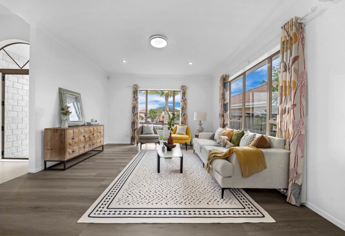 Motivated owner relocating, Move-in ready, 1renovated Brick and tile 5 beds 3.5 baths house with double garage on 571m2 section, 0.3 km to Baverstock Oaks School, 1 km to Sancta Maria College, 1.7 km to Ormiston Senior College, 1.9 km to Mission Heights Junior College, 18 Karson Place, Flat Bush, Auckland