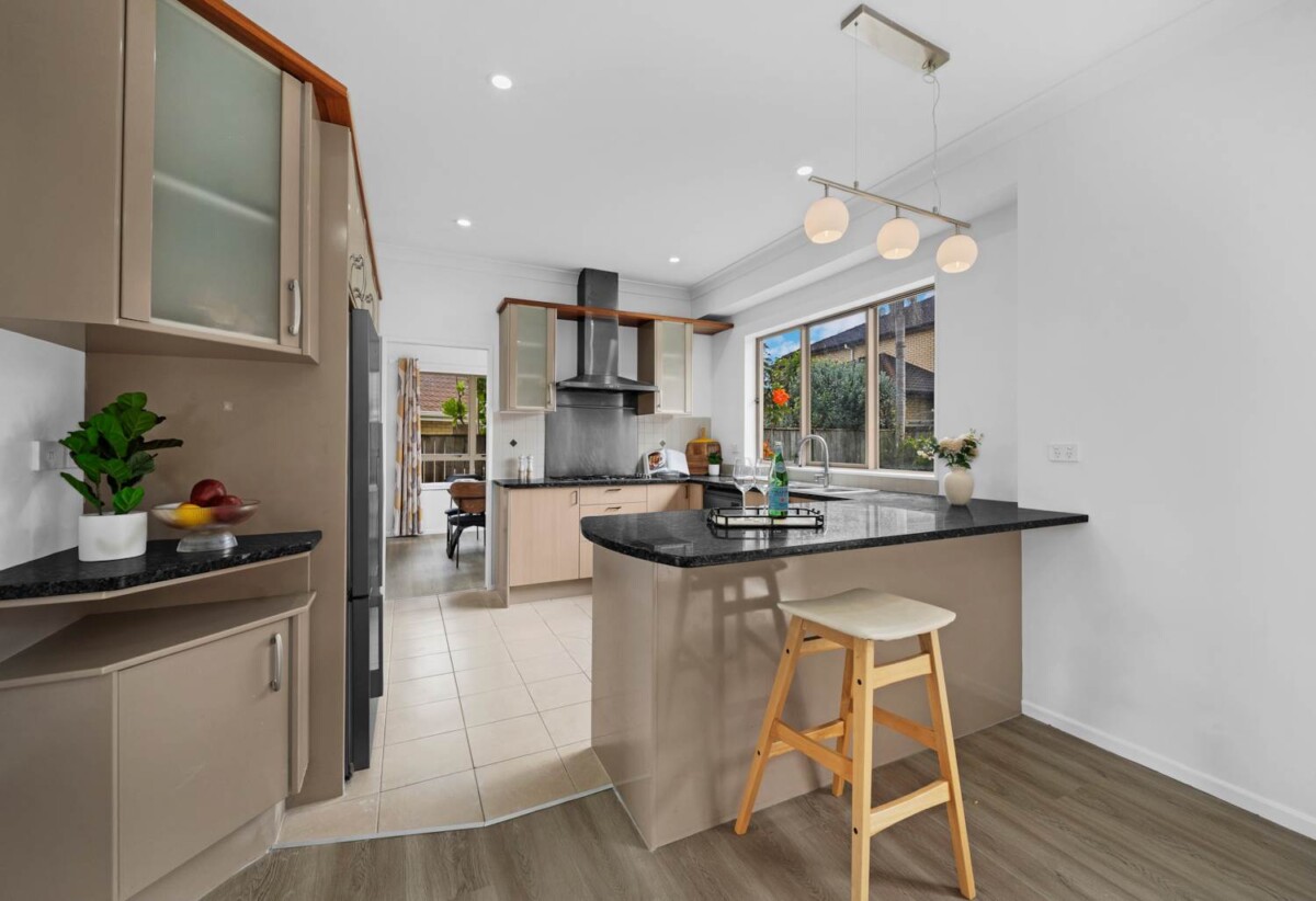 Motivated owner relocating, Move-in ready, 1renovated Brick and tile 5 beds 3.5 baths house with double garage on 571m2 section, 0.3 km to Baverstock Oaks School, 1 km to Sancta Maria College, 1.7 km to Ormiston Senior College, 1.9 km to Mission Heights Junior College, 18 Karson Place, Flat Bush, Auckland