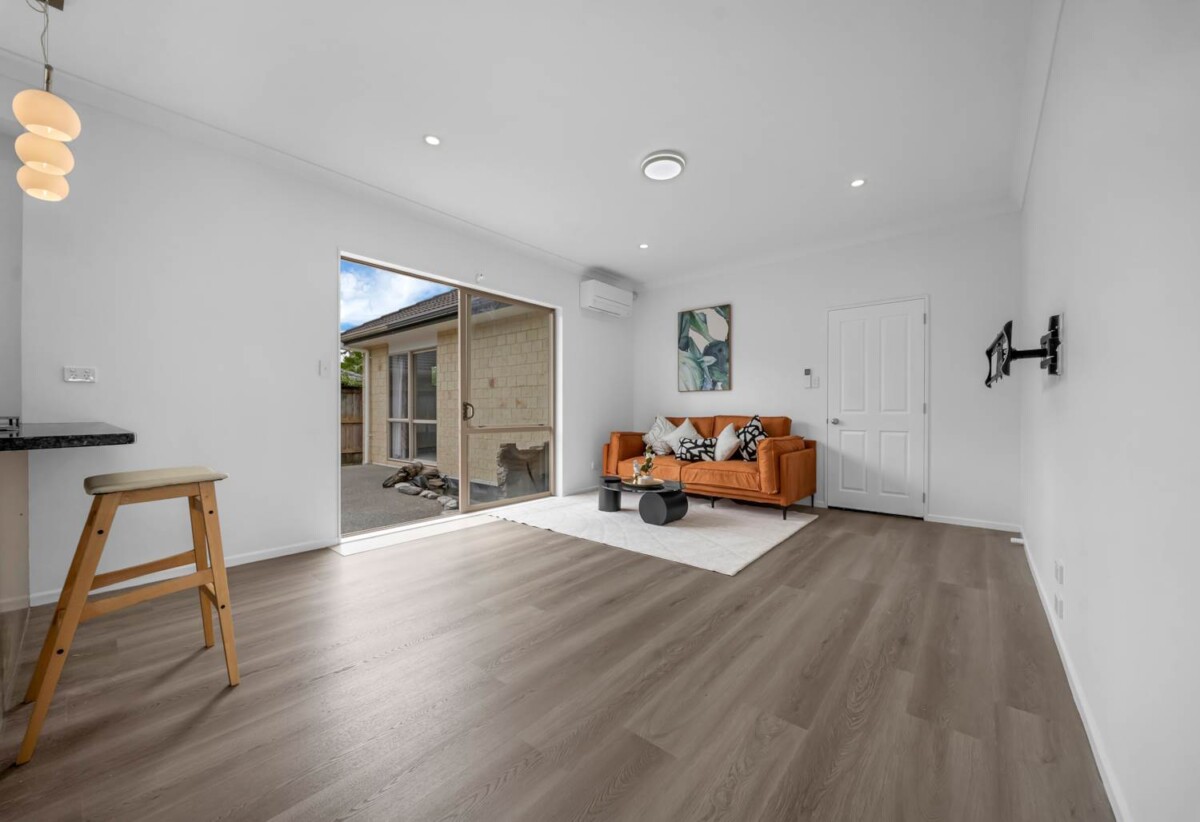 Motivated owner relocating, Move-in ready, 1renovated Brick and tile 5 beds 3.5 baths house with double garage on 571m2 section, 0.3 km to Baverstock Oaks School, 1 km to Sancta Maria College, 1.7 km to Ormiston Senior College, 1.9 km to Mission Heights Junior College, 18 Karson Place, Flat Bush, Auckland