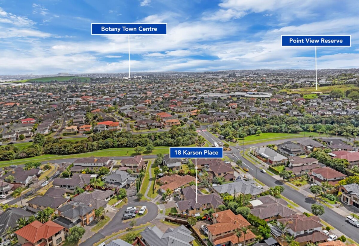Motivated owner relocating, Move-in ready, 1renovated Brick and tile 5 beds 3.5 baths house with double garage on 571m2 section, 0.3 km to Baverstock Oaks School, 1 km to Sancta Maria College, 1.7 km to Ormiston Senior College, 1.9 km to Mission Heights Junior College, 18 Karson Place, Flat Bush, Auckland